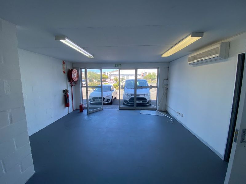 375m2 Industrial Space to Let  - Photo 2