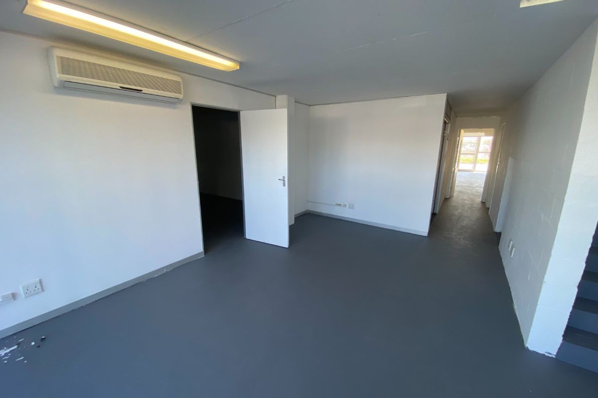 375m2 Industrial Space to Let  - Photo 3