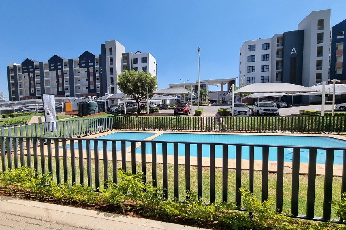 Emerald Skye - Ultra Modern, 2 Bedroom, 2 Bathroom Apartments - Photo 5