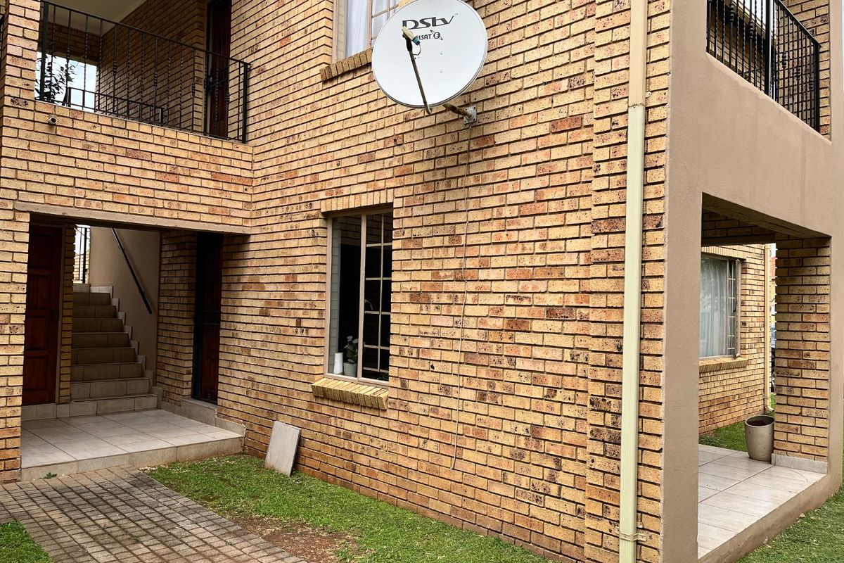 Well priced 2 bedroom apartment in SW5,  Vanderbijlpark - Photo 5