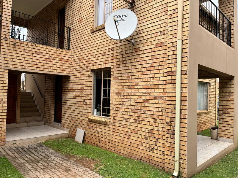 Well priced 2 bedroom apartment in SW5,  Vanderbijlpark - Photo 5