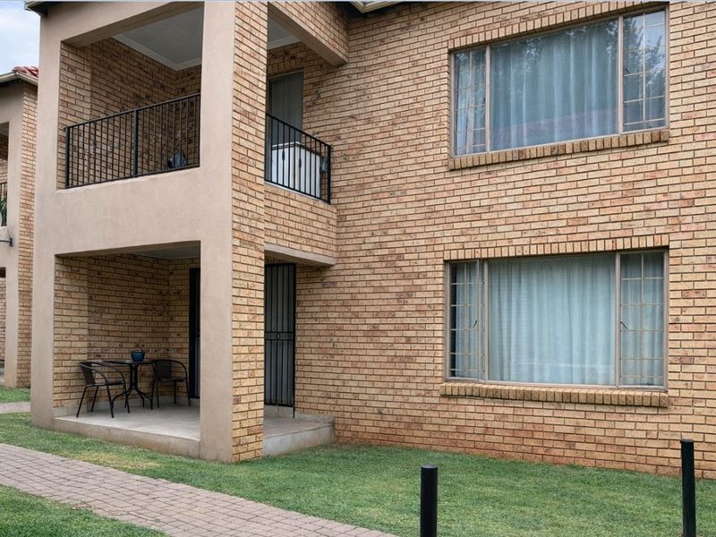 Well priced 2 bedroom apartment in SW5,  Vanderbijlpark - Photo 6