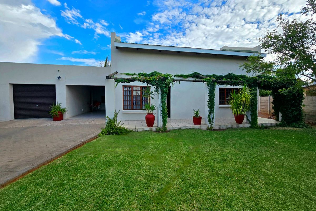 Charming 2-Bedroom Home with Loft in Sought-After Keidebees, Upington - Photo 2