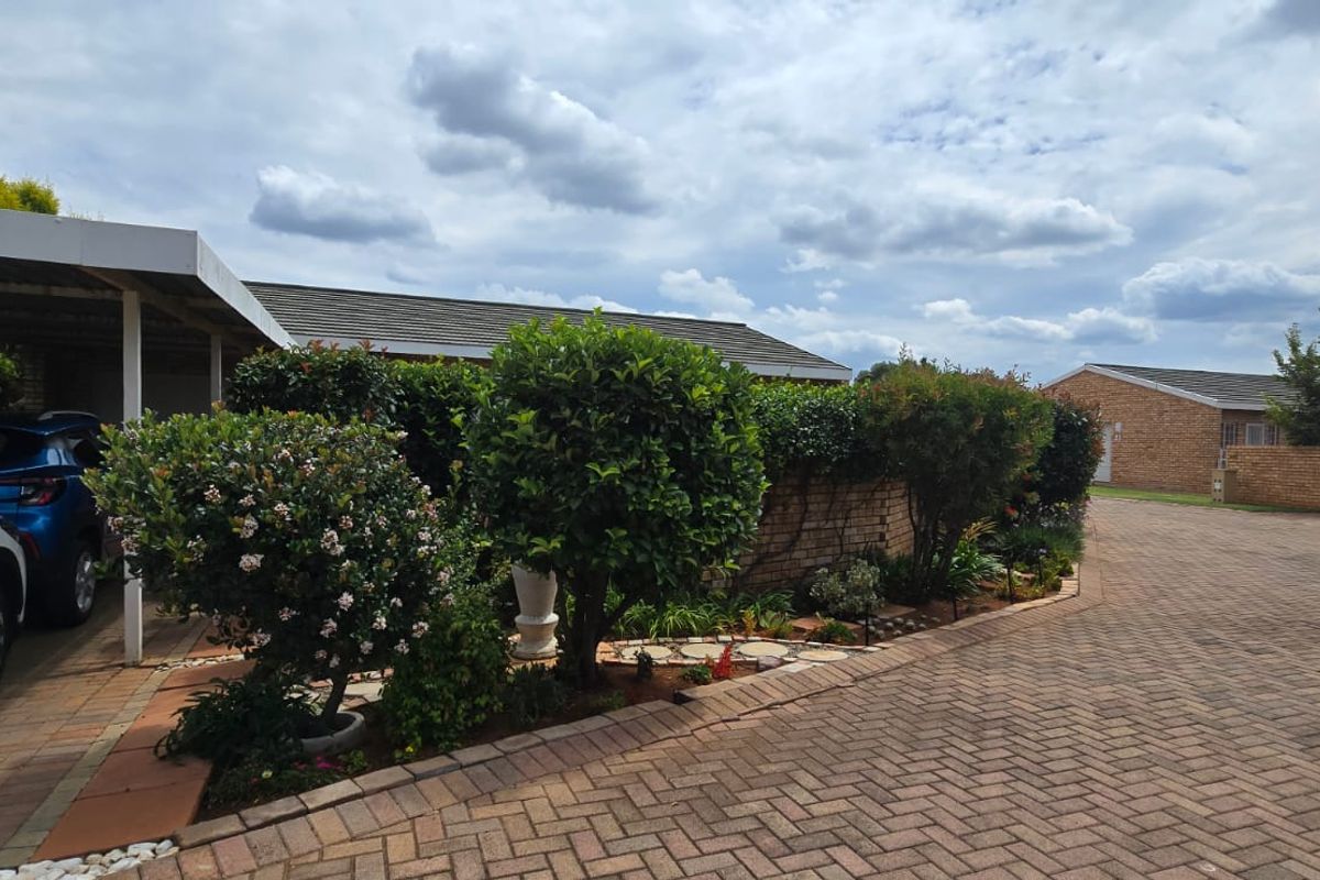 Move into this immaculate full-title unit situated in a secure and well-maintained complex - Photo 2