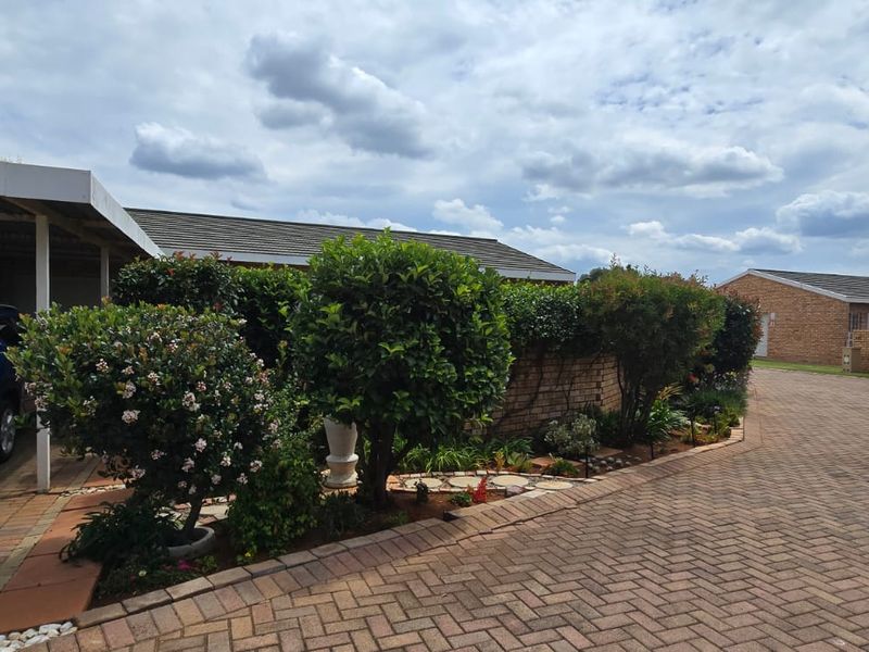 Move into this immaculate full-title unit situated in a secure and well-maintained complex - Photo 2