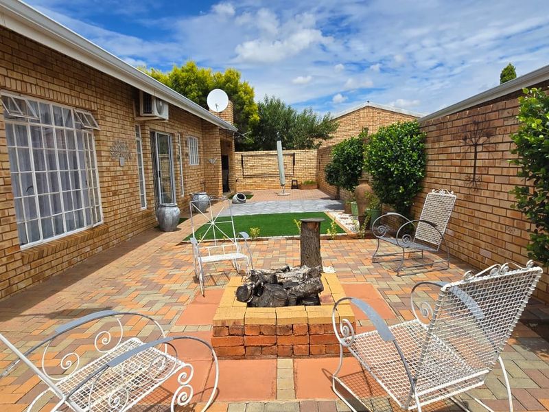 Move into this immaculate full-title unit situated in a secure and well-maintained complex - Photo 10