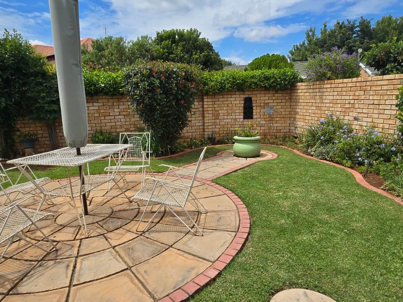 Move into this immaculate full-title unit situated in a secure and well-maintained complex - Photo 7