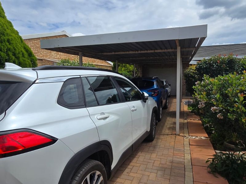 Move into this immaculate full-title unit situated in a secure and well-maintained complex - Photo 4