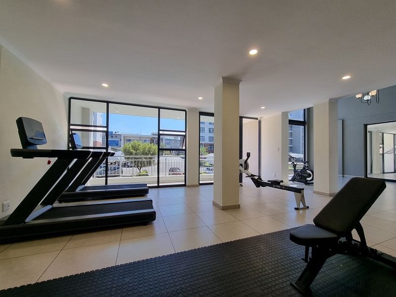 Ultra Luxurious, Skye Duplex,  3-Bedroom, 3.5-Bathroom Apartment - Photo 3