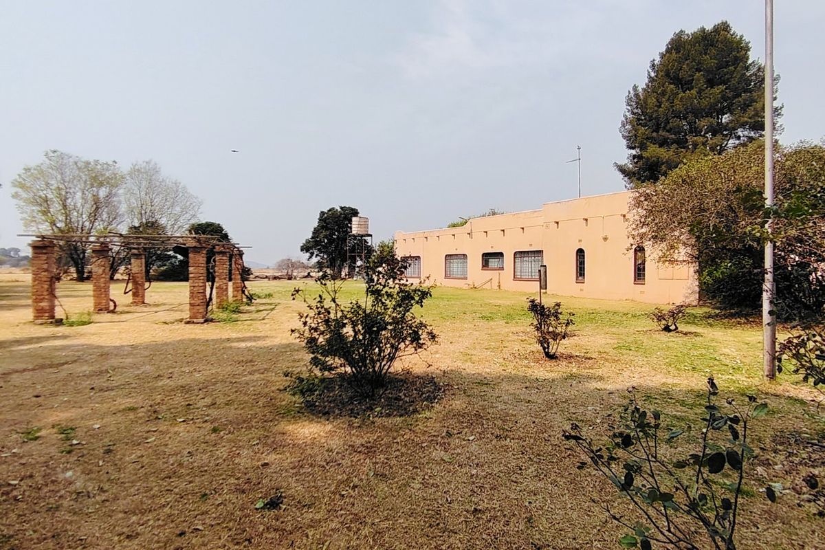 Charming 2.2  Smallholding in Mooilande. - Photo 2