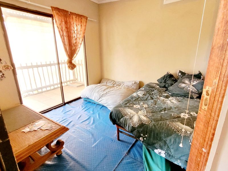 Plot with main house and two cottages. - Photo 10