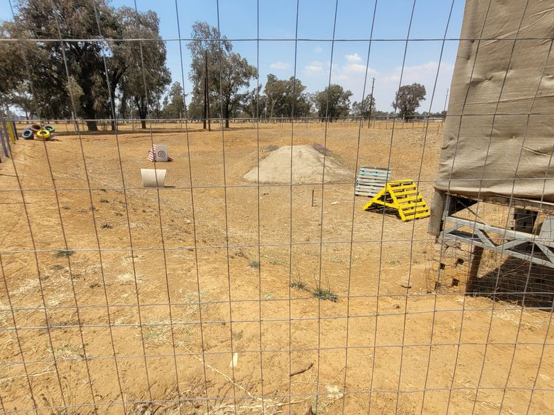 Plot with main house and two cottages. - Photo 7