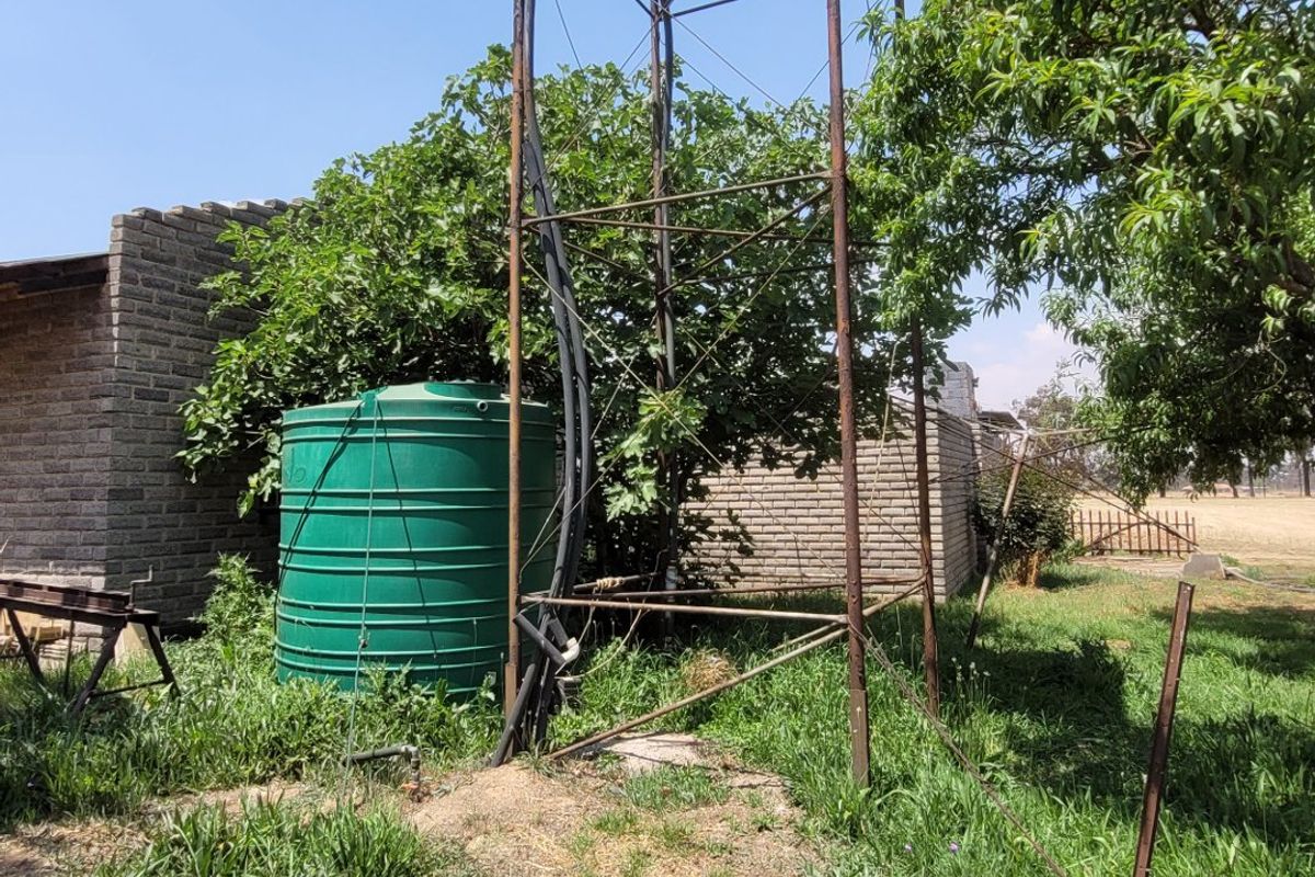 Plot with main house and two cottages. - Photo 5
