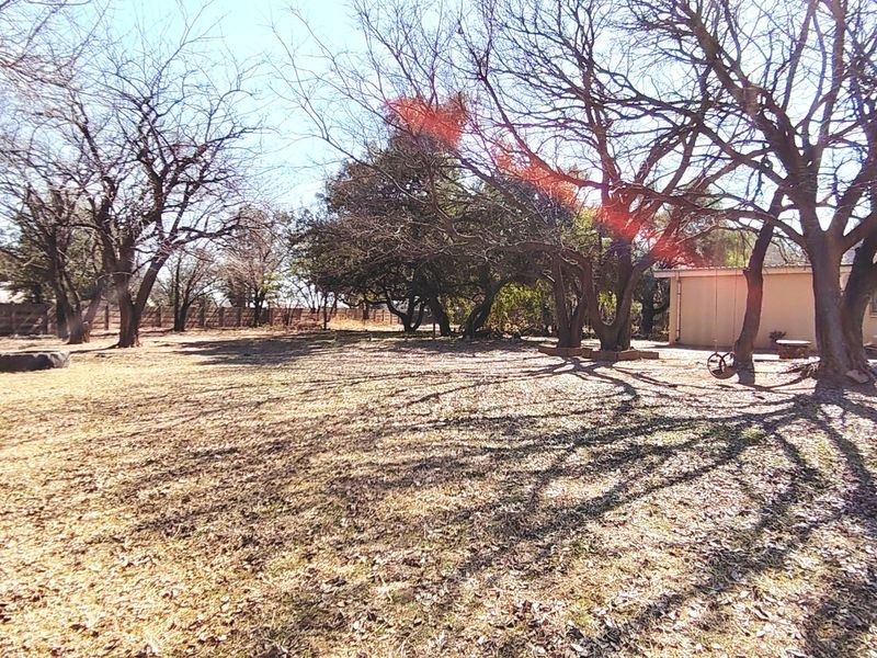 Spacious 2.5ha Farm with Two Family Homes. - Photo 9