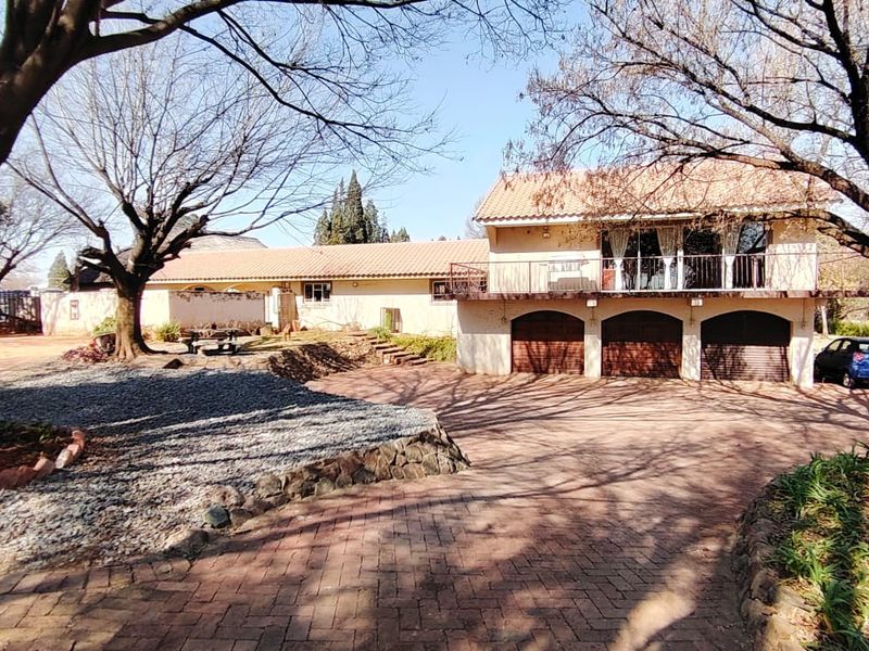 Ultimate Family Farmhouse with Flat, Solar, and Storage. - Photo 7