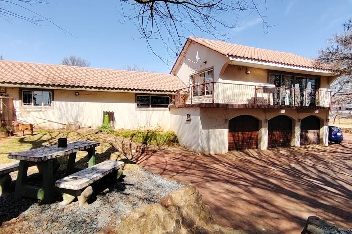 Ultimate Family Farmhouse with Flat, Solar, and Storage. - Photo 2