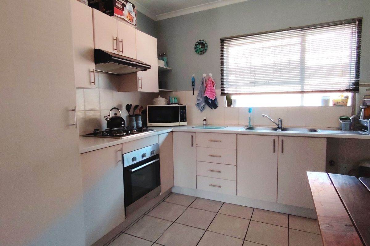 Facebrick Townhouse – Move-In Ready! - Photo 3