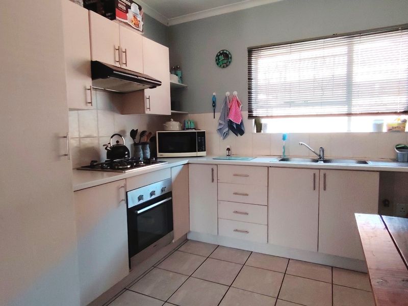 Facebrick Townhouse – Move-In Ready! - Photo 3