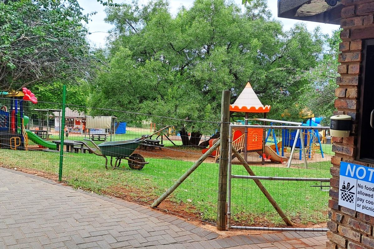 1.8 Hectare Commercial Smallholding - Photo 4