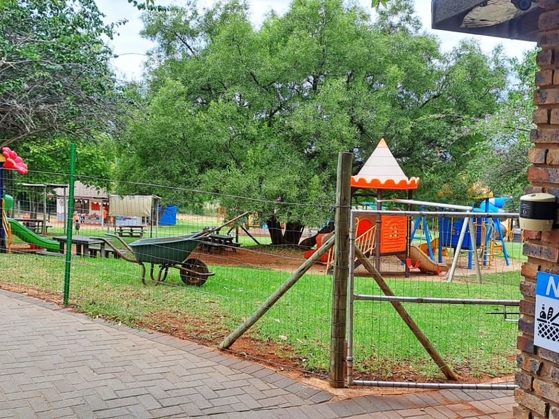 1.8 Hectare Commercial Smallholding - Photo 4