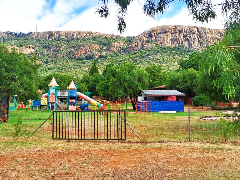 1.8 Hectare Commercial Smallholding - Photo 2