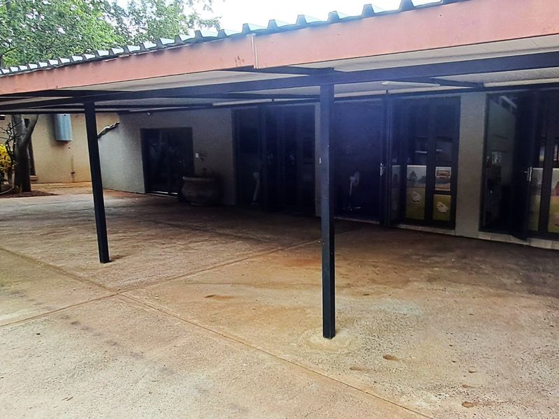 1.8 Hectare Commercial Smallholding - Photo 10