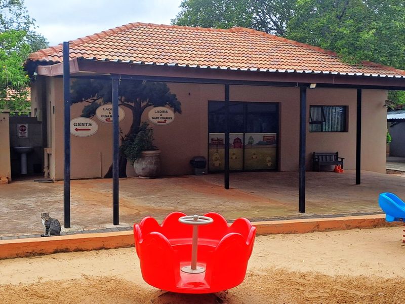 1.8 Hectare Commercial Smallholding - Photo 6