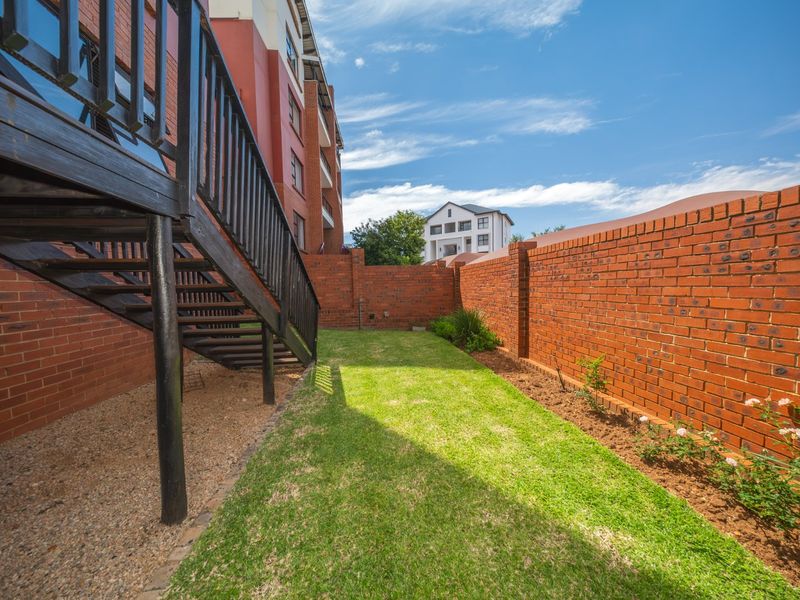 Modern lock-up-and-go Garden Apartment - Photo 4