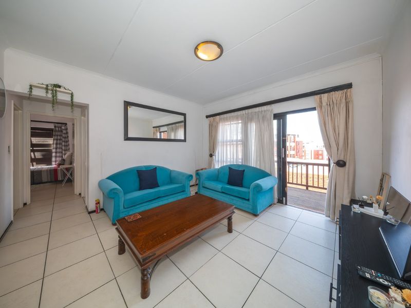 Modern lock-up-and-go Garden Apartment - Photo 8