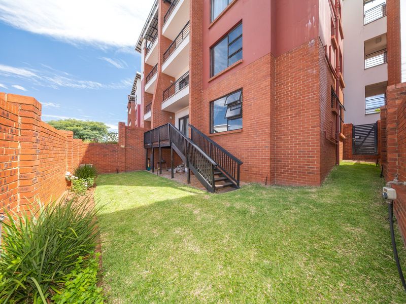 Modern lock-up-and-go Garden Apartment - Photo 1