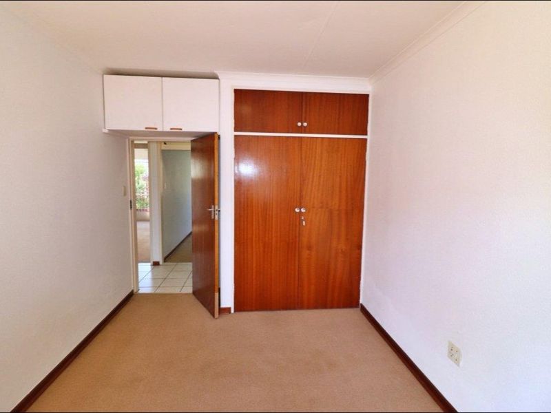 Secure 3 Bedroom Townhouse (Pet Friendly) with Sunny Patio & Garden  - Photo 10