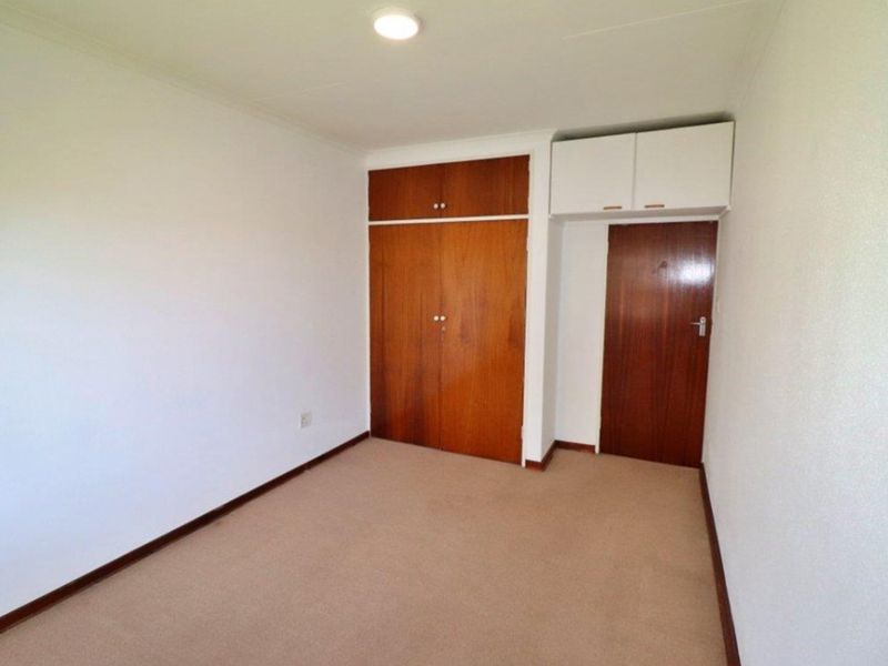 Secure 3 Bedroom Townhouse (Pet Friendly) with Sunny Patio & Garden  - Photo 9