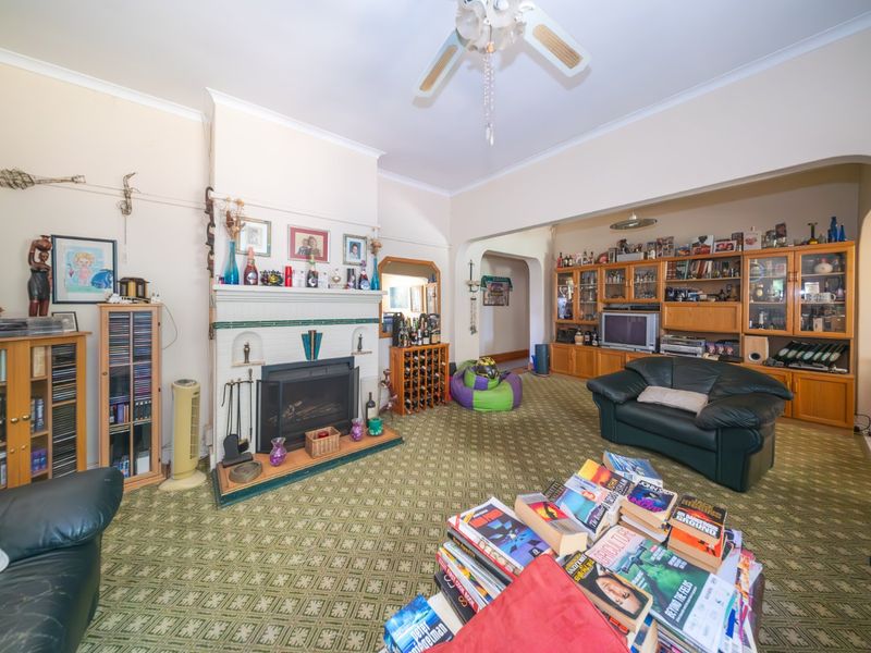 Golden Oldie for the Larger Family - Photo 2