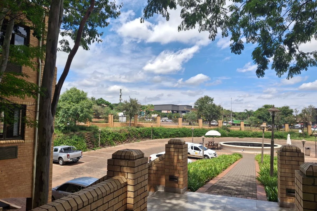 !!NEGOTIATE YOUR RENT WITH THE DEDICATED BROKER ON-SITE!! - Photo 3