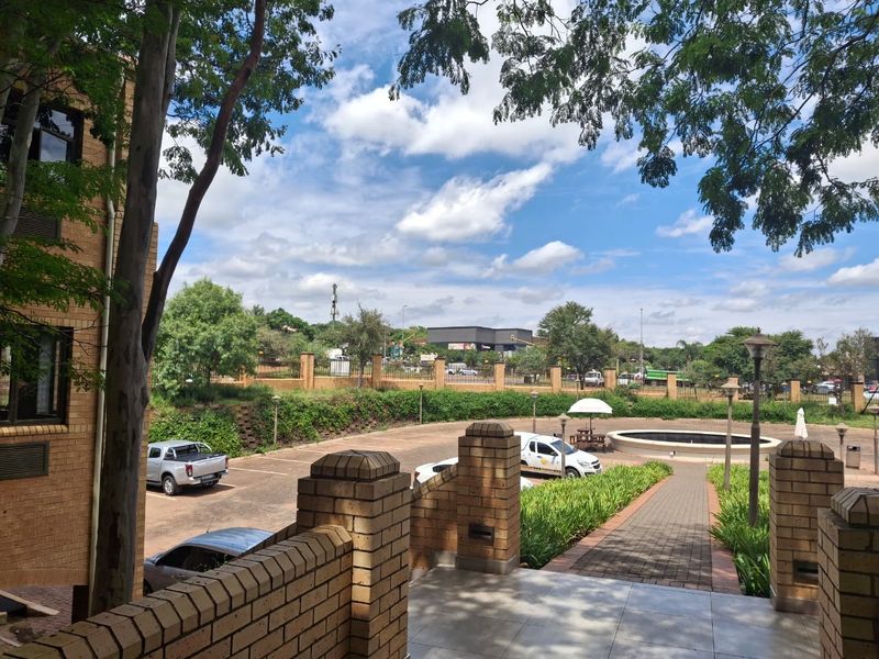 !!NEGOTIATE YOUR RENT WITH THE DEDICATED BROKER ON-SITE!! - Photo 3