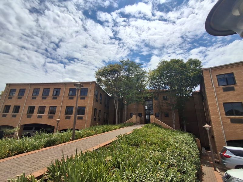 !!NEGOTIATE YOUR RENT WITH THE DEDICATED BROKER ON-SITE!! - Photo 2