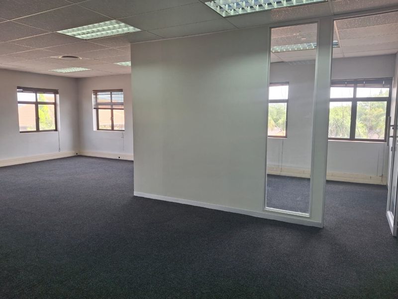 !!NEGOTIATE YOUR RENT WITH THE DEDICATED BROKER ON-SITE!! - Photo 9