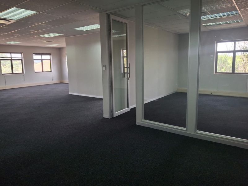 !!NEGOTIATE YOUR RENT WITH THE DEDICATED BROKER ON-SITE!! - Photo 6