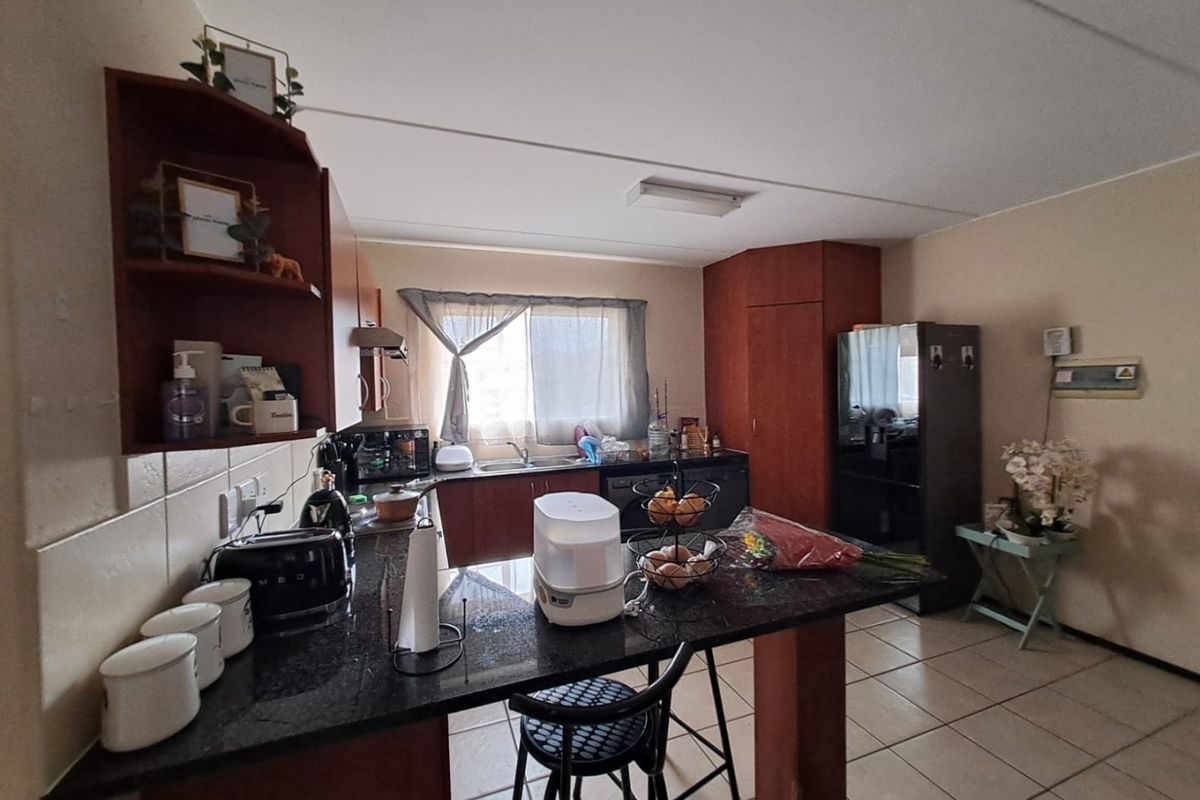 Charming Ground Floor Two-Bedroom Apartment - Photo 3