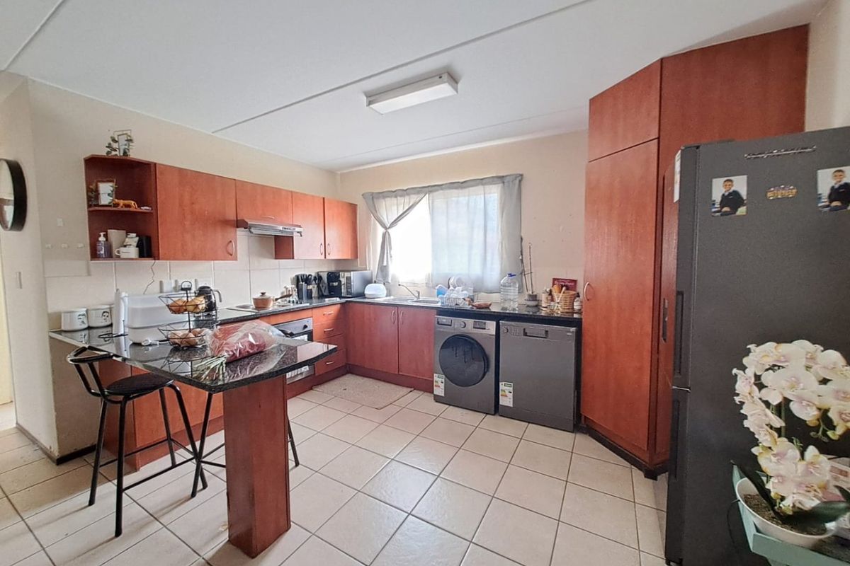 Charming Ground Floor Two-Bedroom Apartment - Photo 4