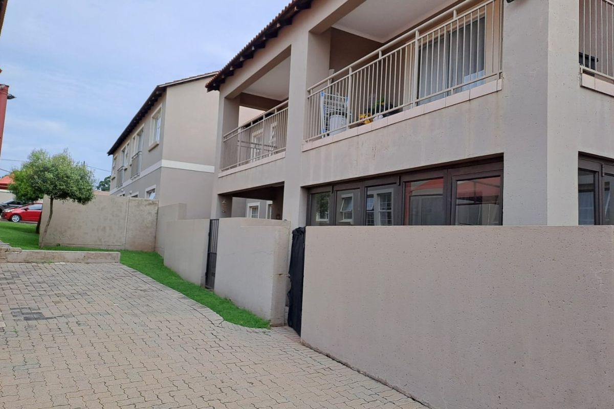 Charming Ground Floor Two-Bedroom Apartment - Photo 2