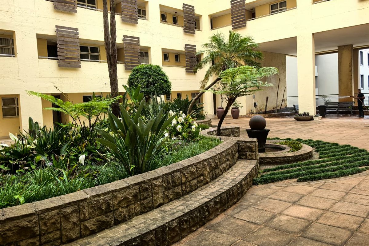 2 Bedrooms, 2 Bathrooms Apartment For Sale In New Town Center, Umhlanga - Photo 2