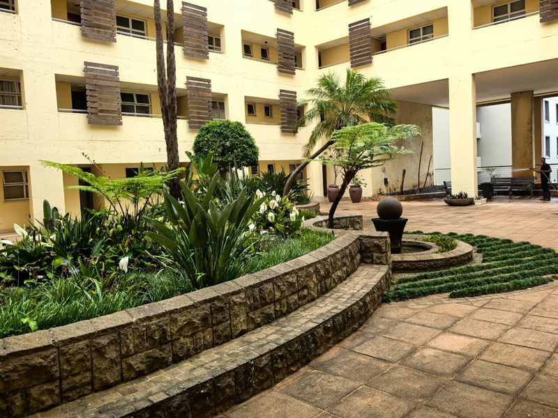 2 Bedrooms, 2 Bathrooms Apartment For Sale In New Town Center, Umhlanga - Photo 2