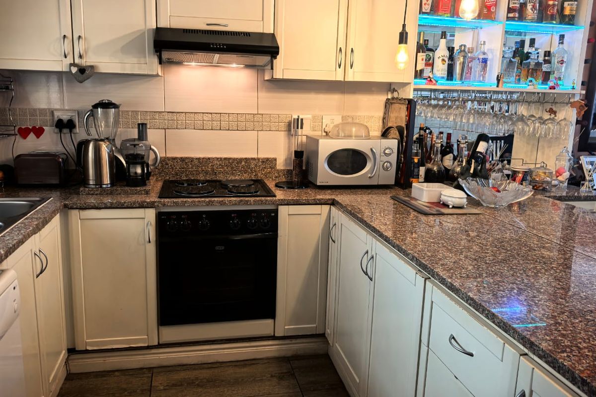 2 Bedrooms, 2 Bathrooms Apartment For Sale In New Town Center, Umhlanga - Photo 4