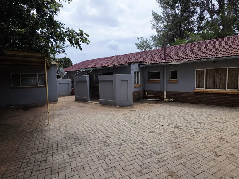 4 Bedroom House for Sale in Stilfontein - Photo 2