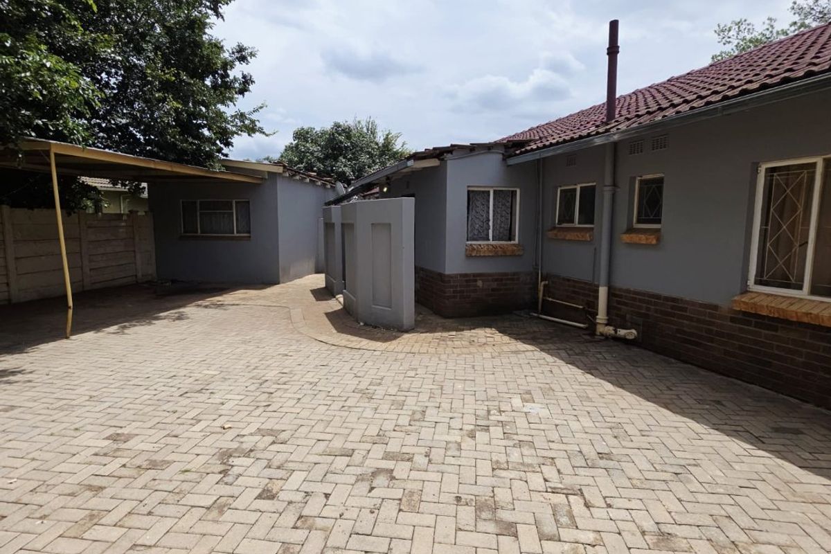 4 Bedroom House for Sale in Stilfontein - Photo 4