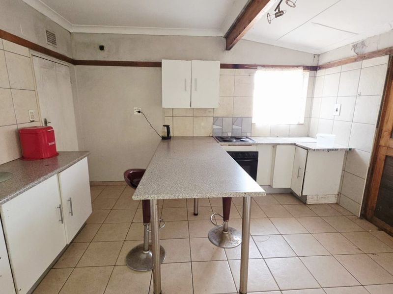 4 Bedroom House for Sale in Stilfontein - Photo 6