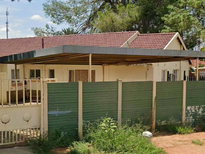 4 Bedroom House for Sale in Stilfontein - Photo 1