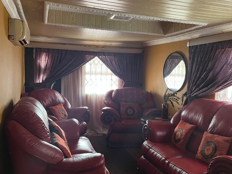 Exclusive Mandate on a 3 Bedroom Home in Kuyasa - Photo 3