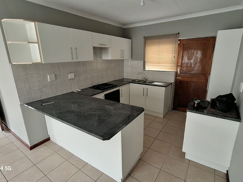 3 bedroom house for sale in KwaDwesi - Photo 6